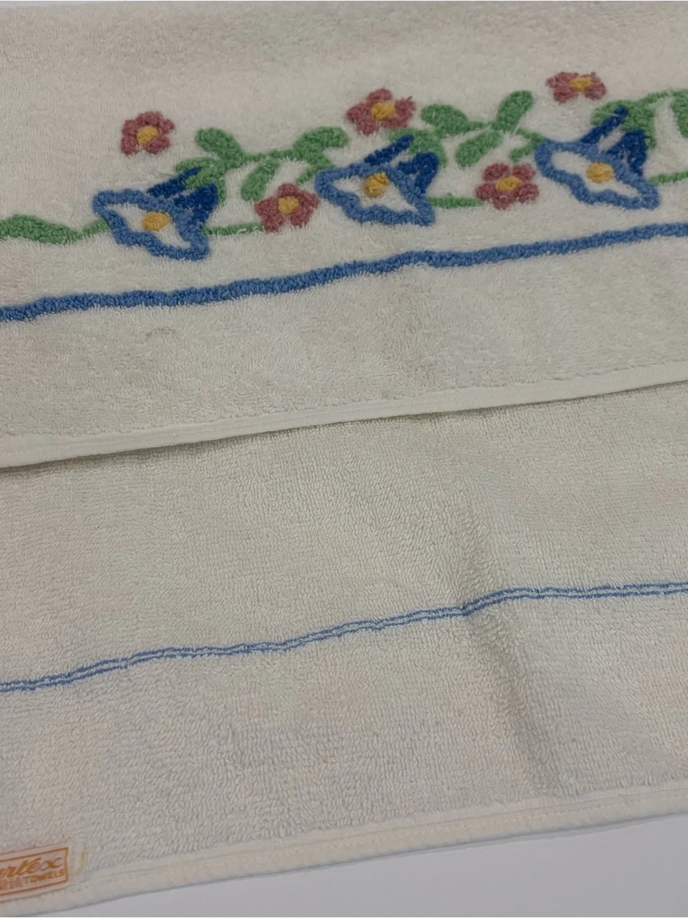 VTG Martex Floral Towel Set Tulips 2 Bath, 2 Hand, 2 Washcloths Made In USA MCM